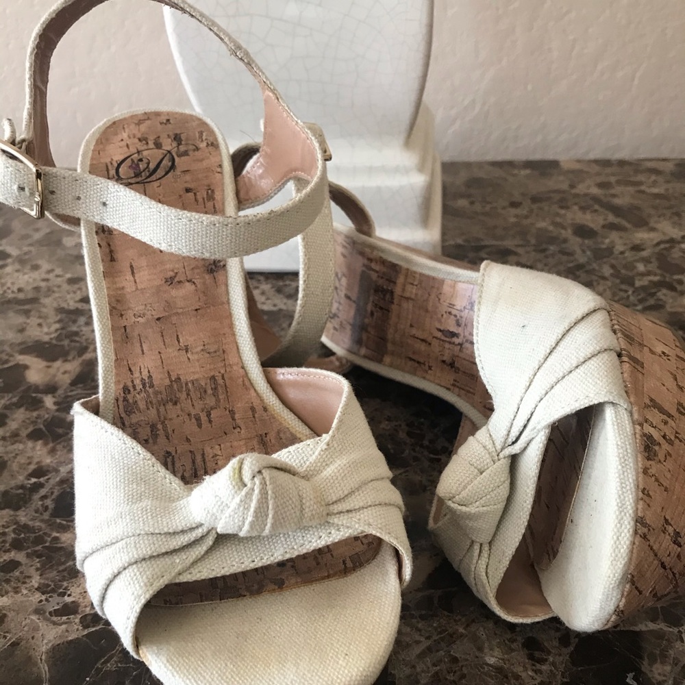 Linen Wedges